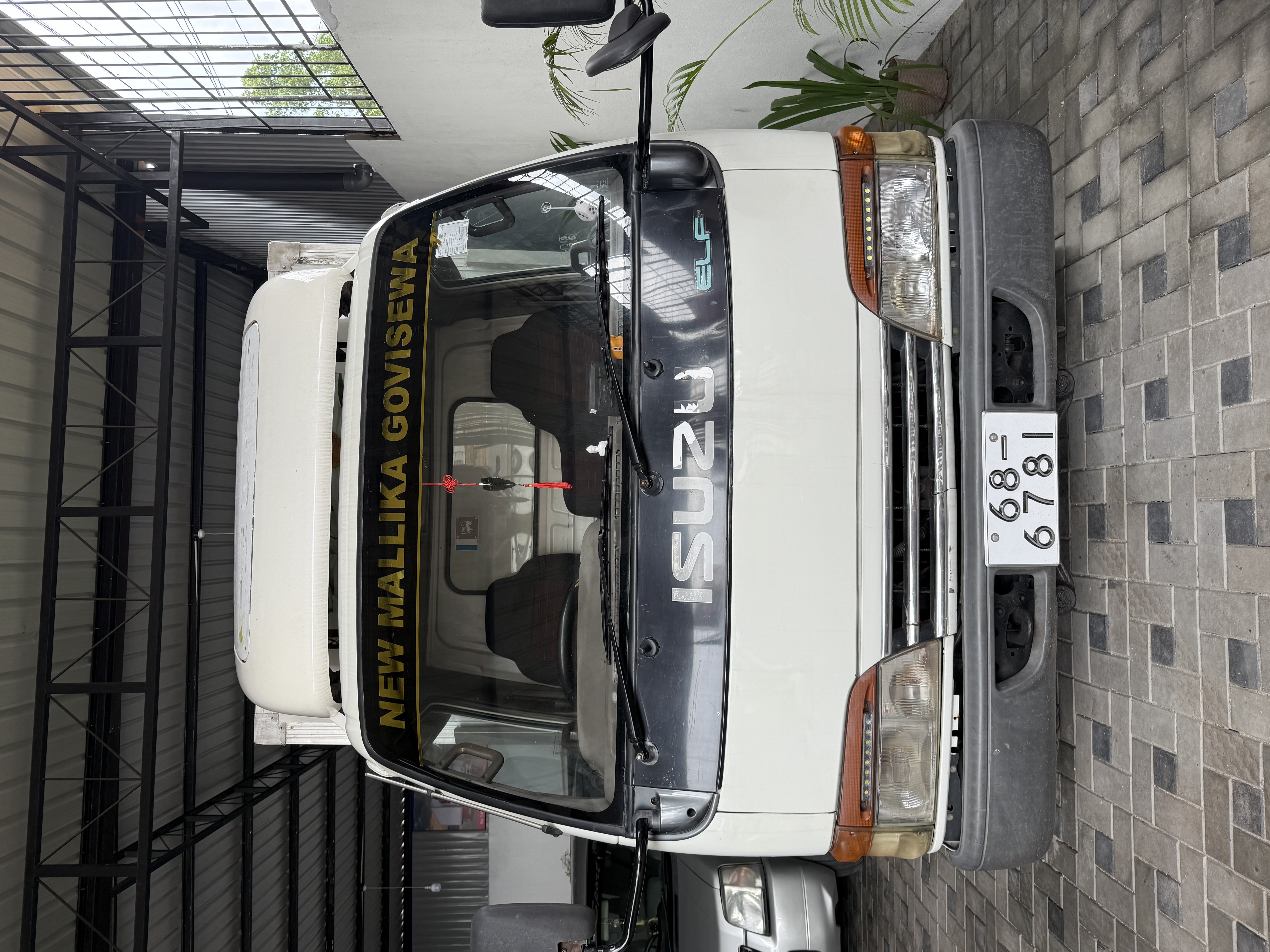 Isuzu ELF White